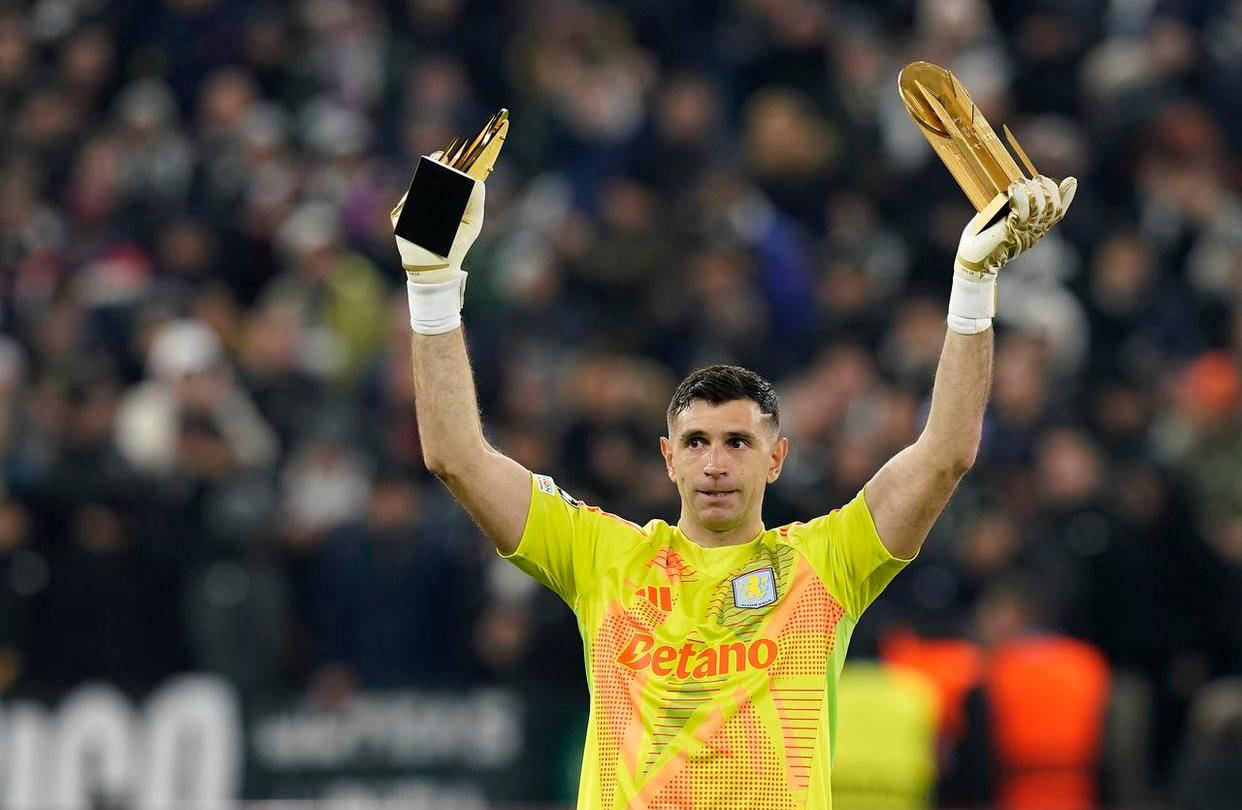 曼联与维拉接近达成大马丁与桑乔的交易协议，关窗前有望完成！